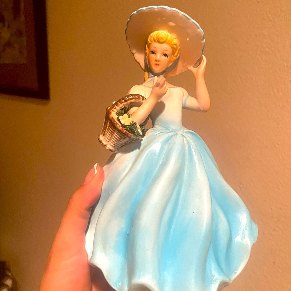 Vintage NAPCO Lady Figurine Indoor Ceramic Planter - Picture 1 of 4